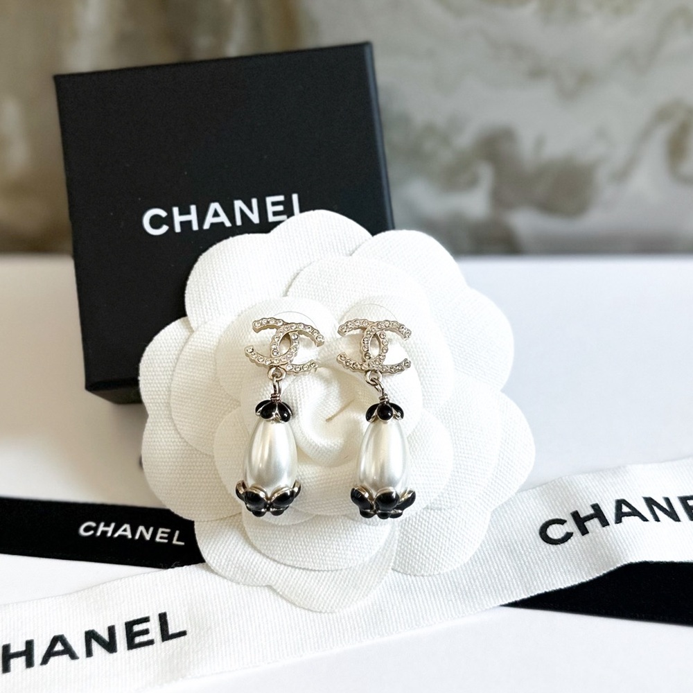 Chanel AB5694 Scallop Pearl Camelia Flower Dangle CC Crystal Drop Earrings